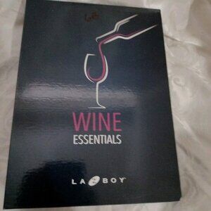 NEW LAZBOY WINE ESSENTIALS 9 PIECE WINE KIT &  ACCESSORIES IN GIFT BOX Nos